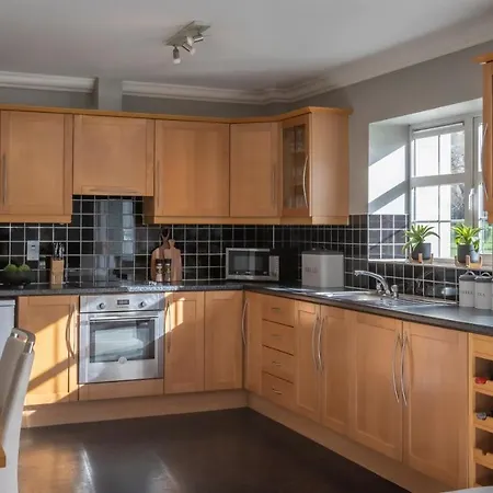 Gleneagle River 公寓式酒店 4*