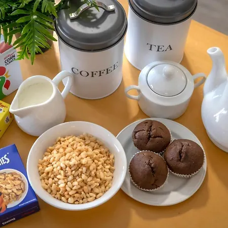 Gleneagle River מלון דירות