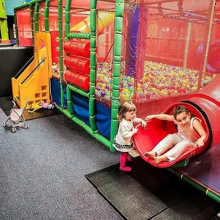 מלון דירות Gleneagle River 4*